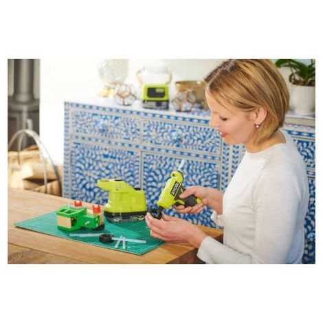 Pistolet à Colle RYOBI 18V OnePlus - Sans Batterie Ni Chargeur RGLM18-0 2 Pistolet à Colle RYOBI 18V OnePlus - Sans Batterie Ni Chargeur RGLM18-0 – Image 2