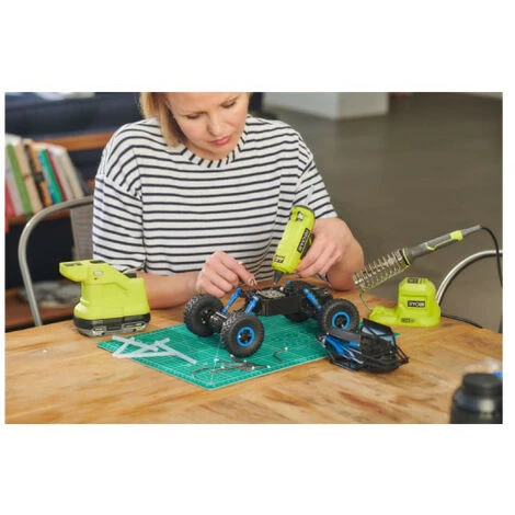 Pistolet à Colle RYOBI 18V OnePlus - Sans Batterie Ni Chargeur RGLM18-0 3 Pistolet à Colle RYOBI 18V OnePlus - Sans Batterie Ni Chargeur RGLM18-0 – Image 3