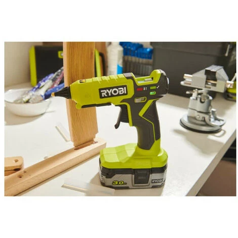 Pack RYOBI Pistolet à Colle 18V OnePlus RGL18-0 - 1 Batterie 3.0Ah High Energy - 1 Chargeur Ultra Rapide 3 Pack RYOBI Pistolet à Colle 18V OnePlus RGL18-0 - 1 Batterie 3.0Ah High Energy - 1 Chargeur Ultra Rapide – Image 3