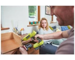 Pack RYOBI Pistolet à Colle 18V OnePlus R18GLU-0 - 1 Batterie 3.0Ah High Energy - 1 Chargeur Ultra Rapide -Pistolet à colle Soldes 59959001 3